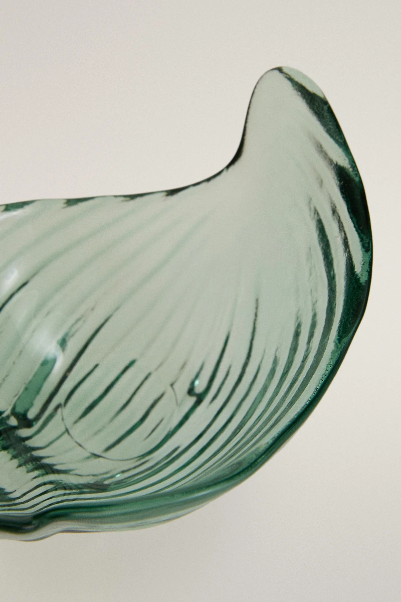 SHELL GLASS BOWL