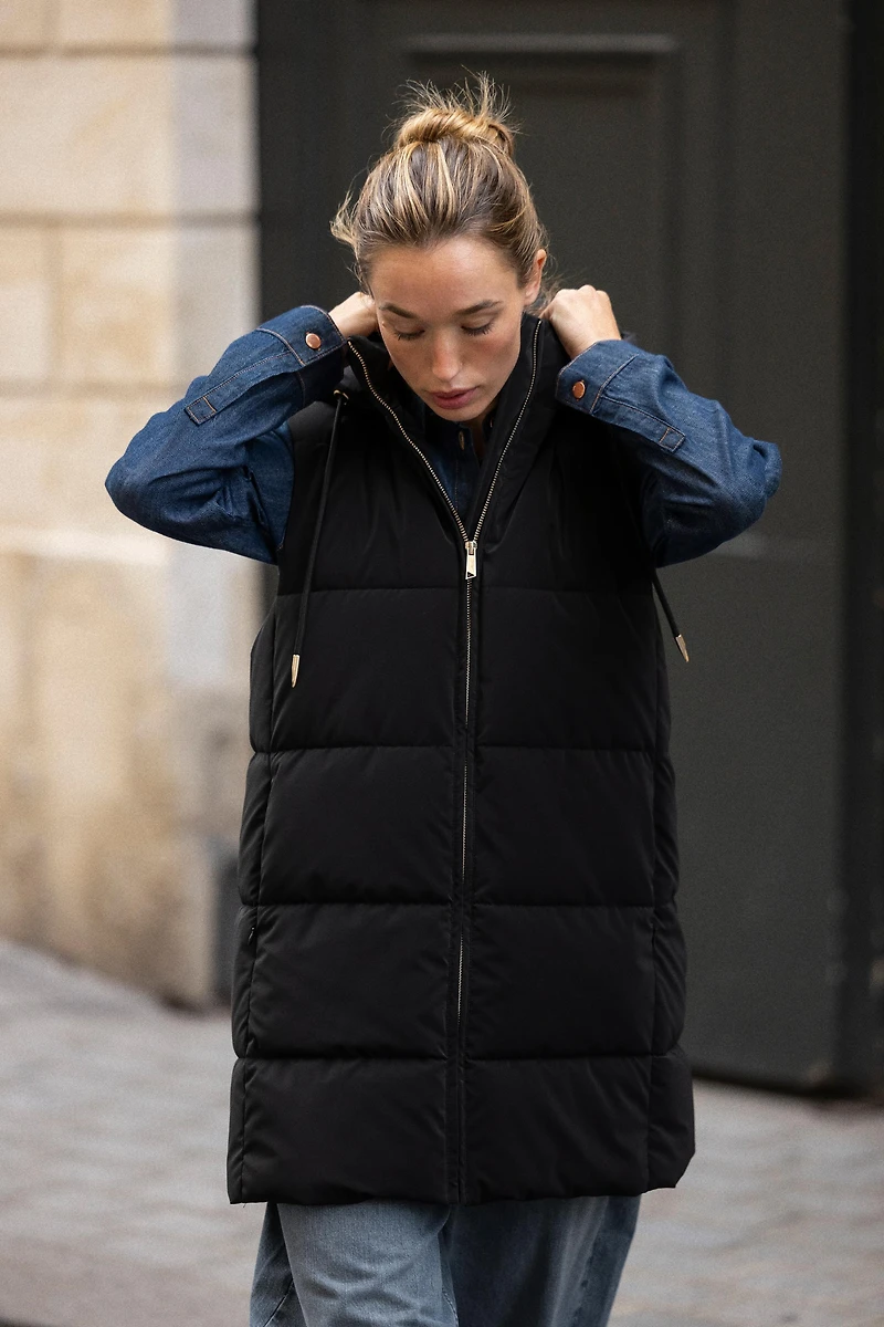 GILET LONG MATELASSÉ À CAPUCHE