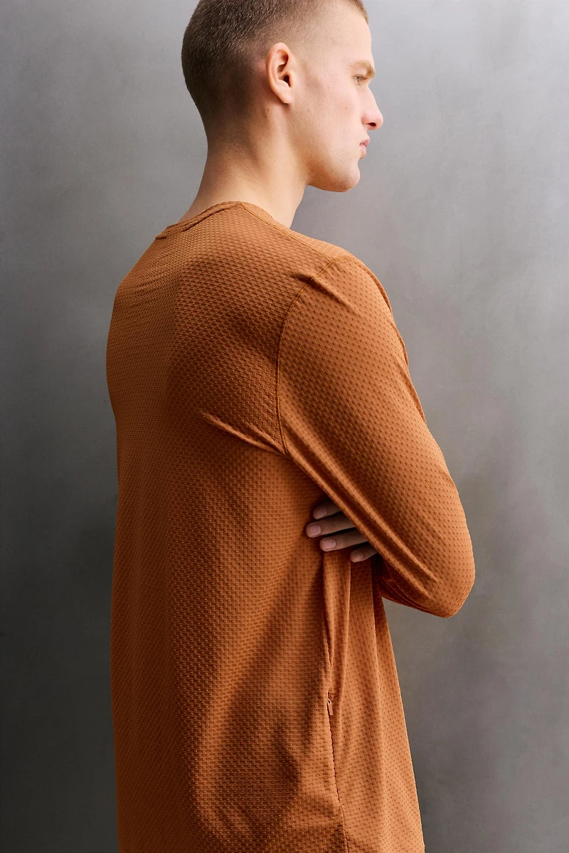 LONG SLEEVE GRAVEL TECHNICAL TEXTURED WEAVE T-SHIRT