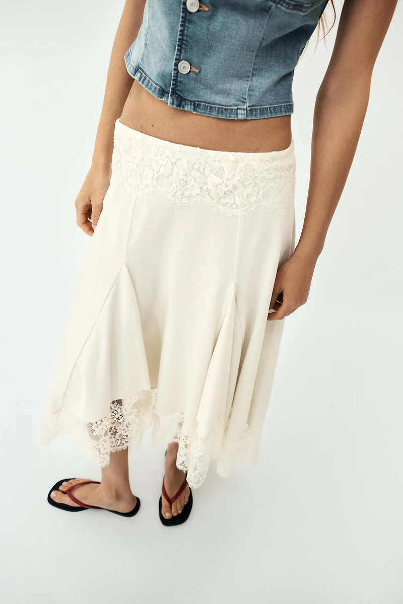 VOLUMINOUS LACE MIDI SKIRT