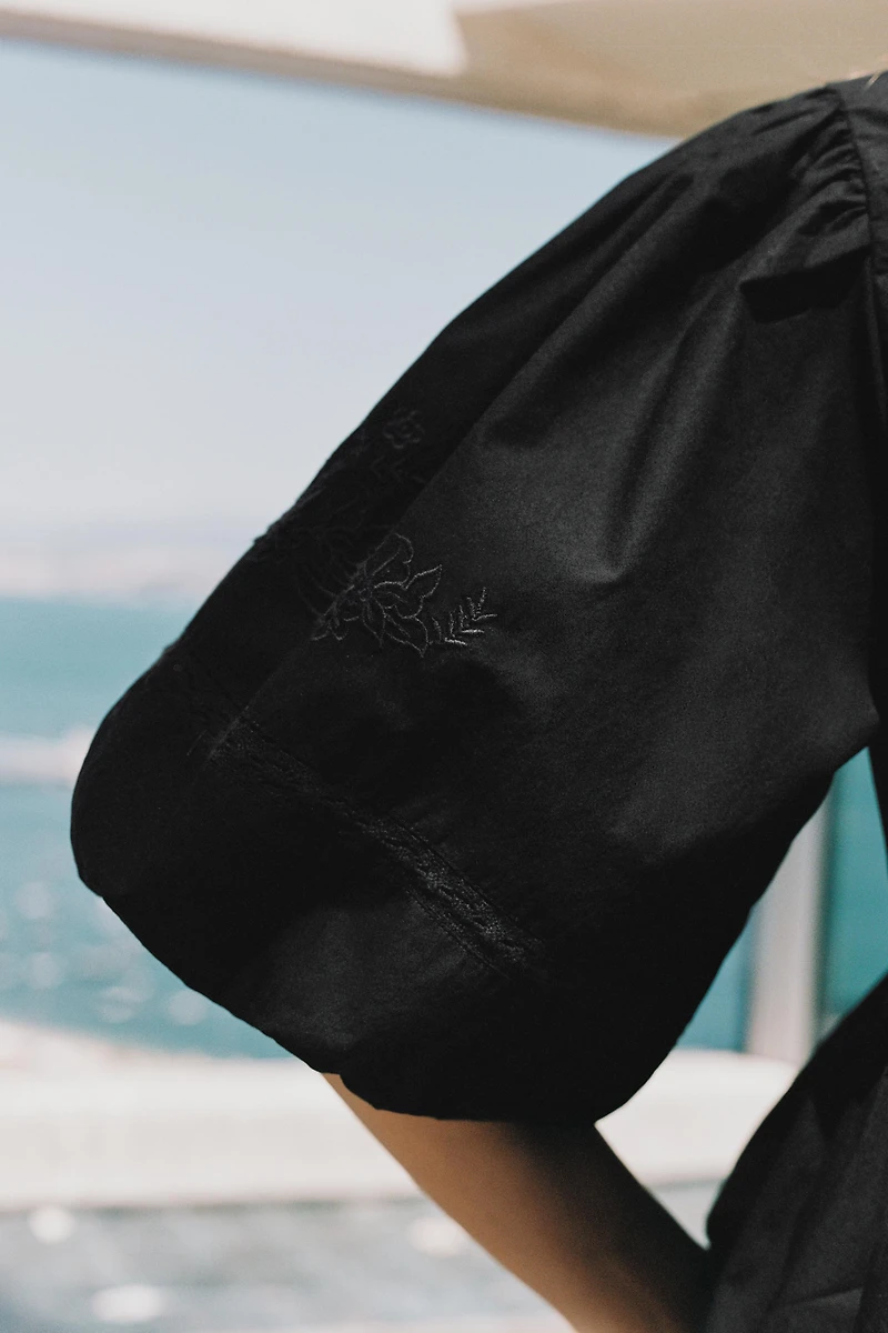 EMBROIDERED PUFF SLEEVE SHIRT