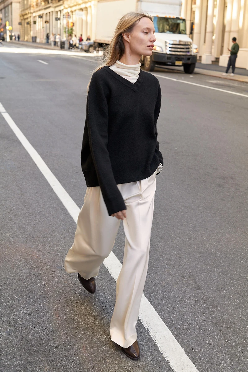 PLAIN KNIT V-NECK JUMPER