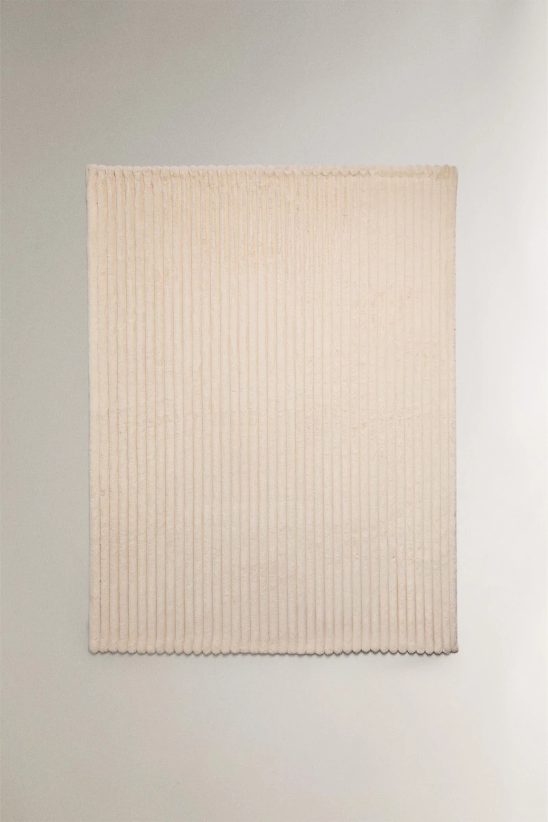 TEXTURED FAUX FUR BLANKET