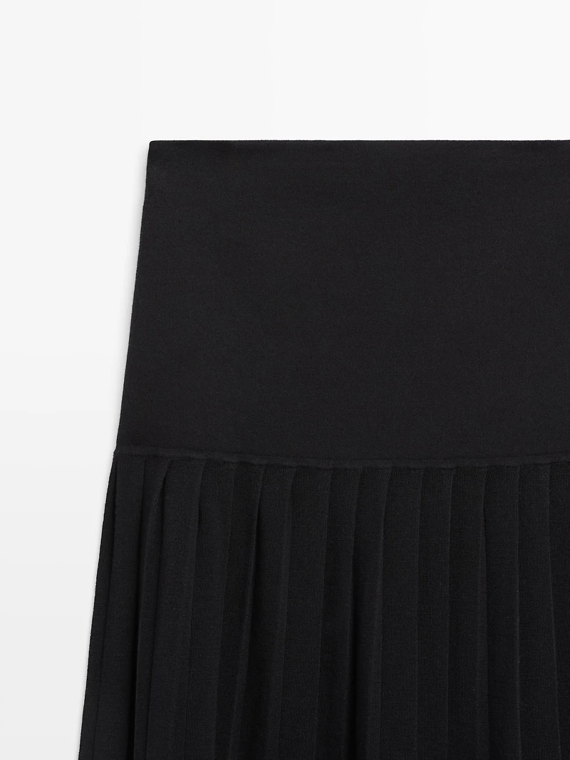 Midi skirt with box pleats