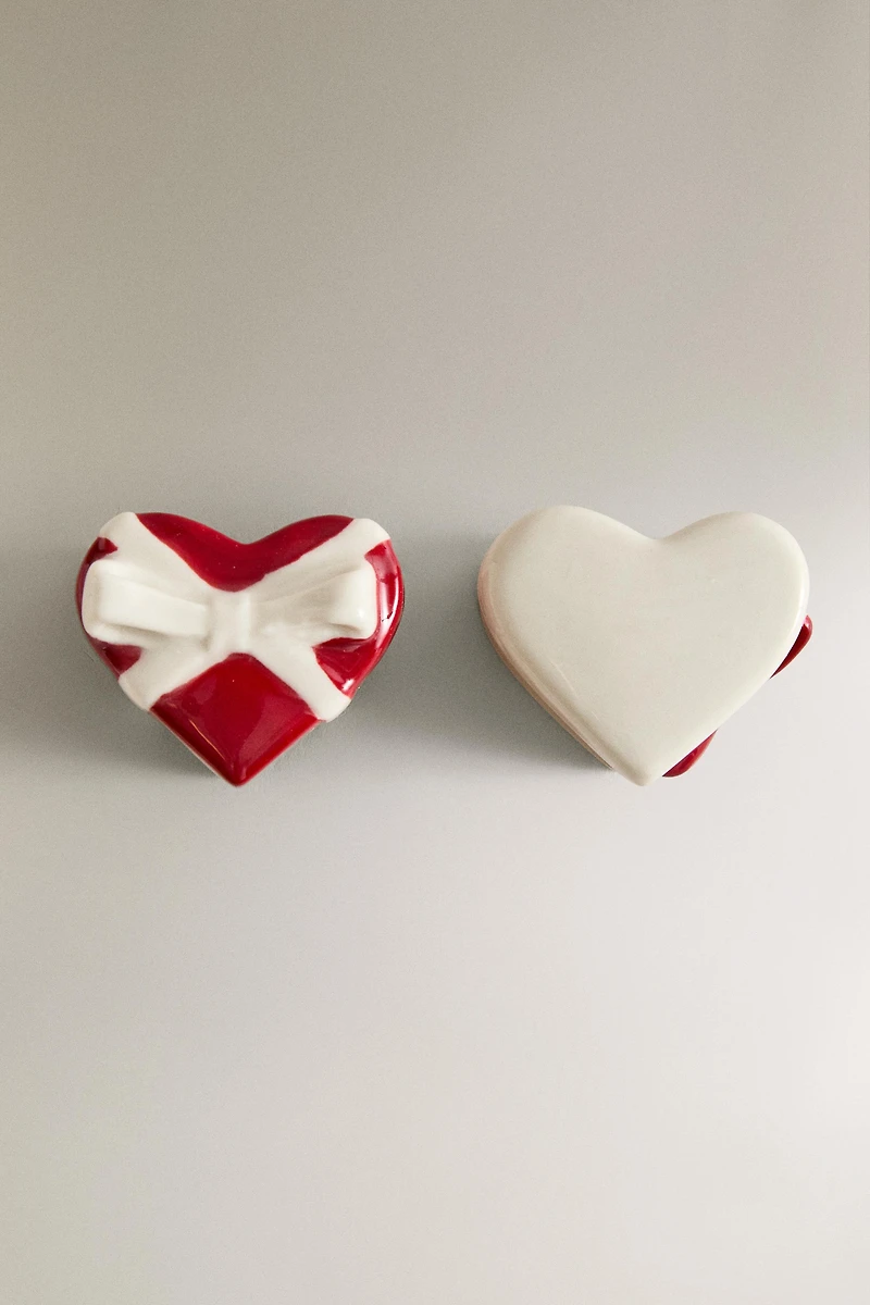 SALT AND PEPPER CHRISTMAS GIFT SHAKER SET