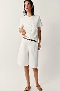 T-SHIRT À FLEUR EN RELIEF