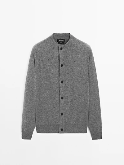 Knit cardigan with raglan sleeves