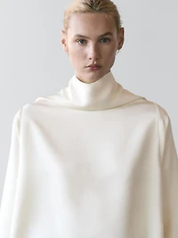 Flowing V-neck top - STUDIO