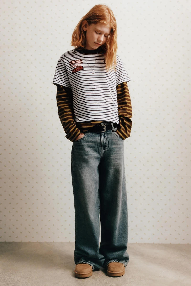 STRIPED STRANGER THINGS © NETFLIX T-SHIRT