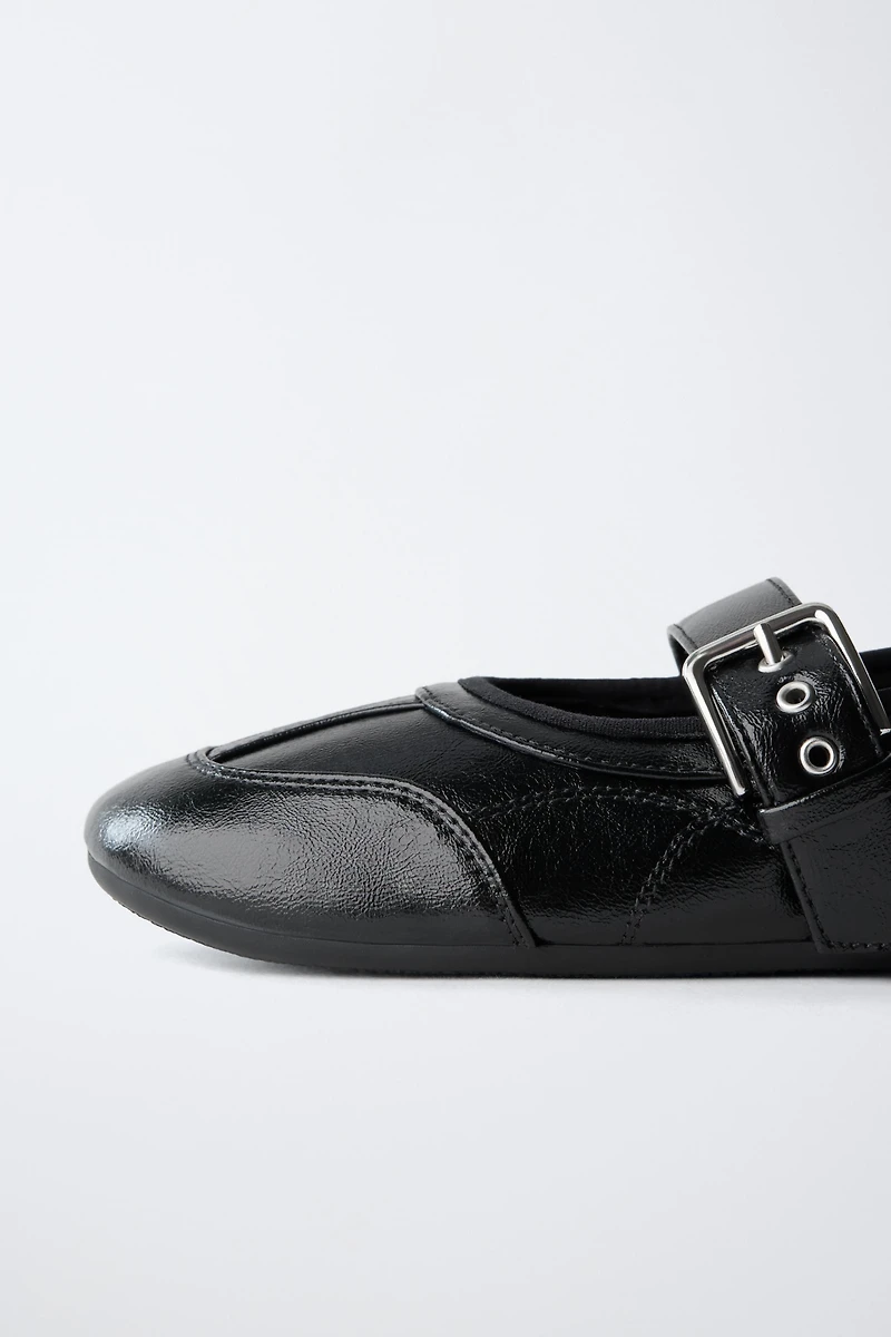BUCKLE BALLET FLATS