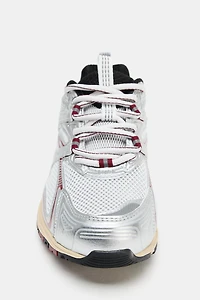 CONTRAST SNEAKERS