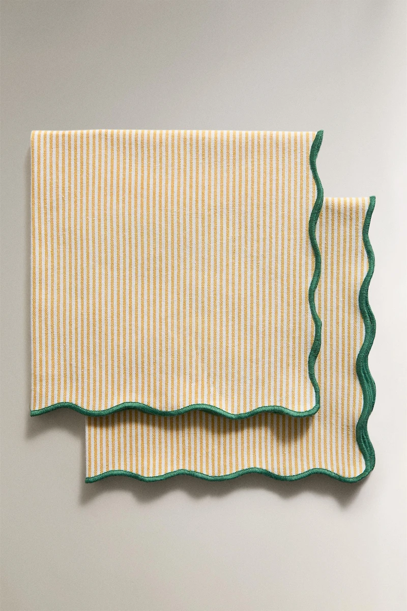 STRIPED NAPKINS WITH SCALLOPED EDGE (PACK OF 2)