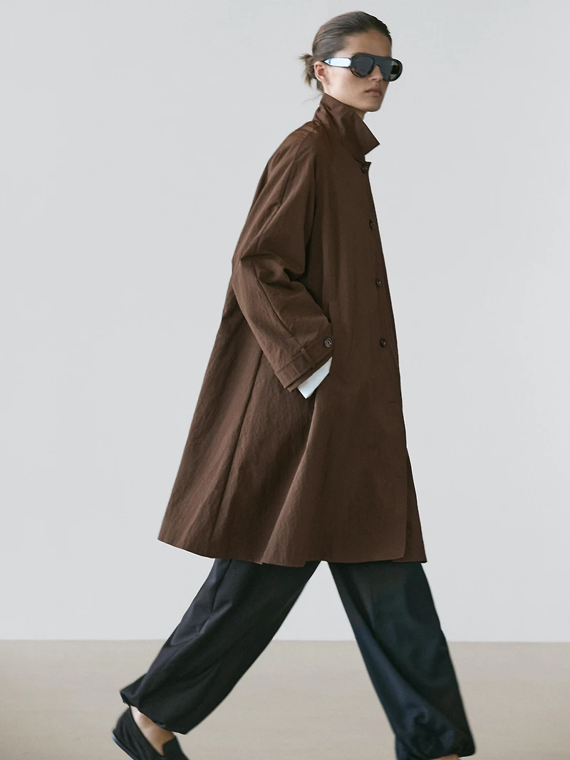 Cape coat with oversize collar detail