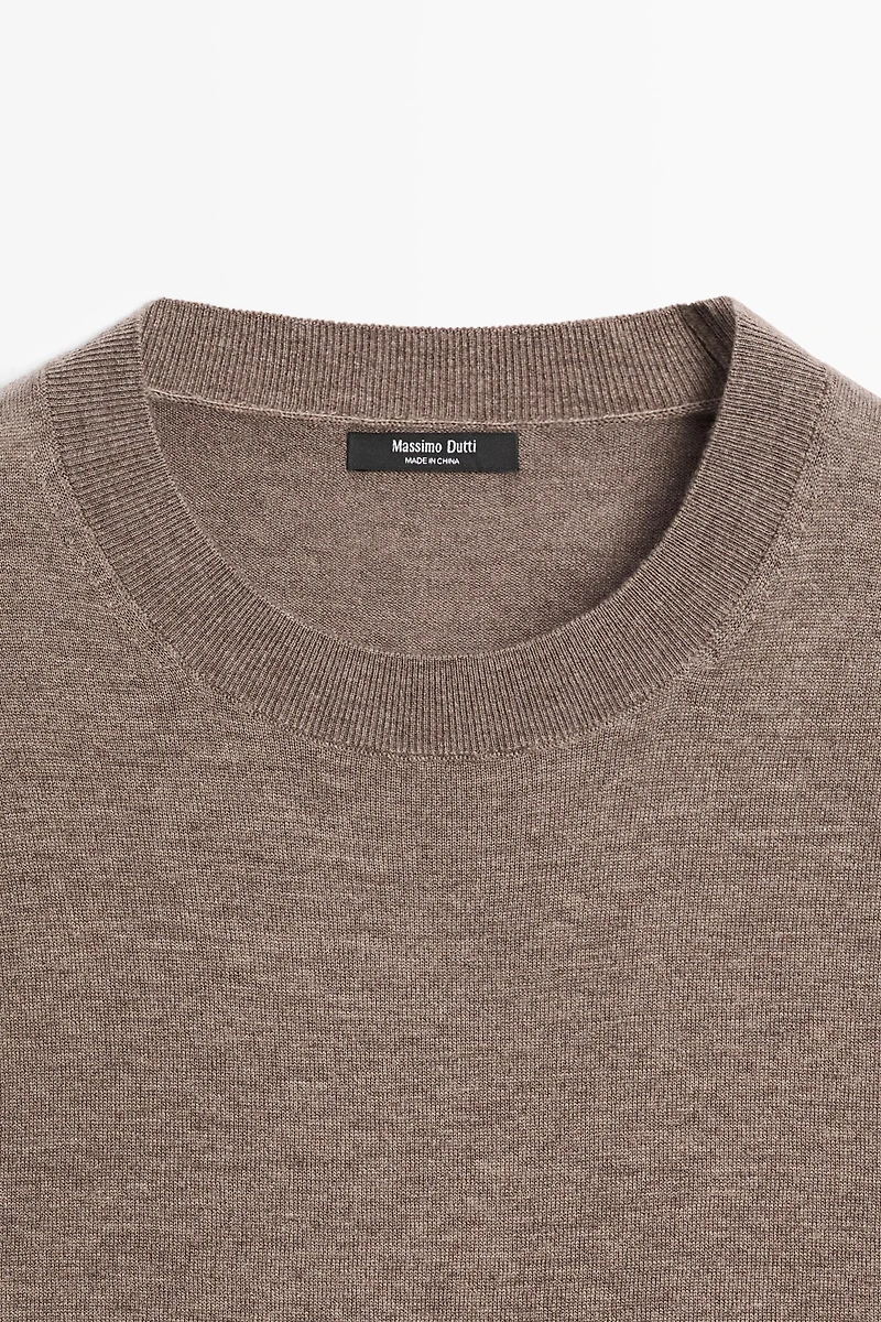 Fine knit round neck sweater