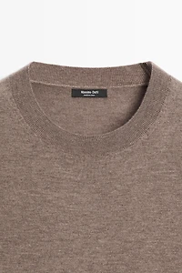 Fine knit round neck sweater