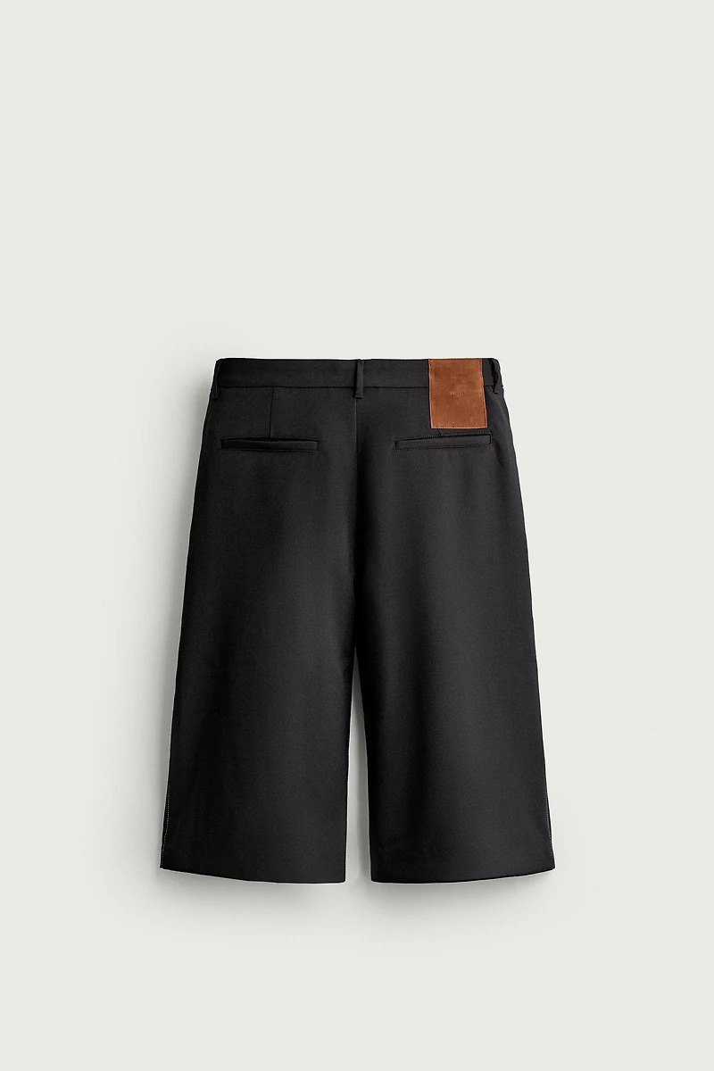 WIDE FIT PLEATED BERMUDA SHORTS