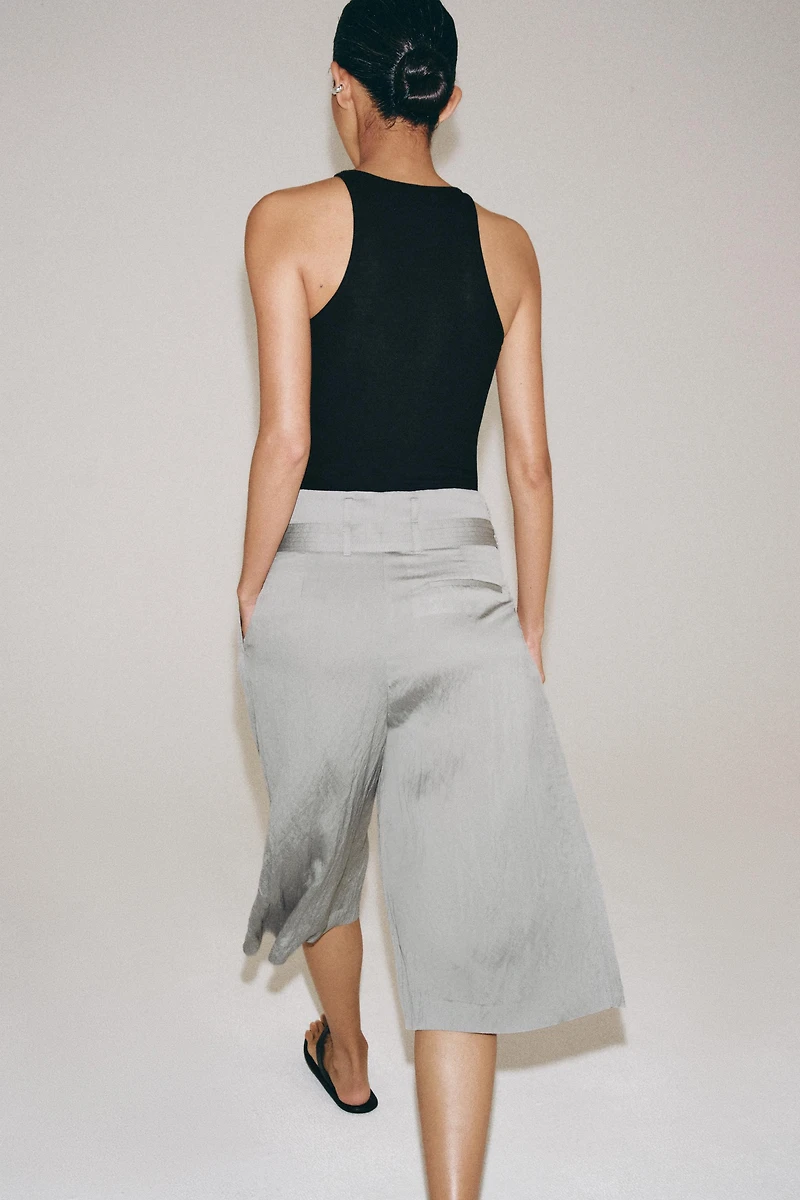 ZW COLLECTION BELTED PLEATED BERMUDA SHORTS