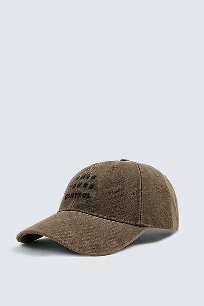 CASQUETTE BRODÉE CONTRASTANTE