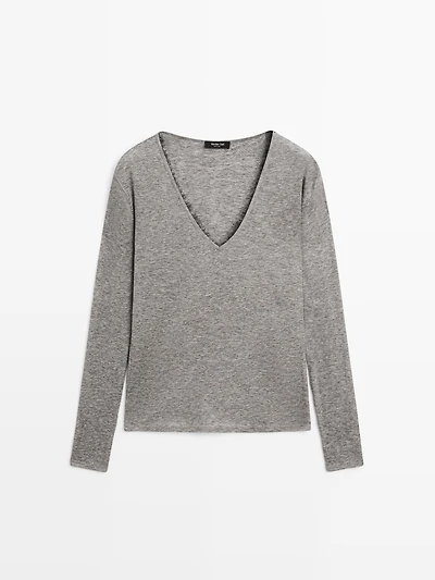 V-neck T-shirt with lace detail