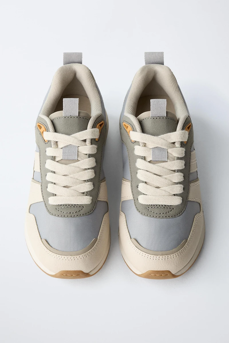 CHAUSSURES DE SPORT À PIÈCES