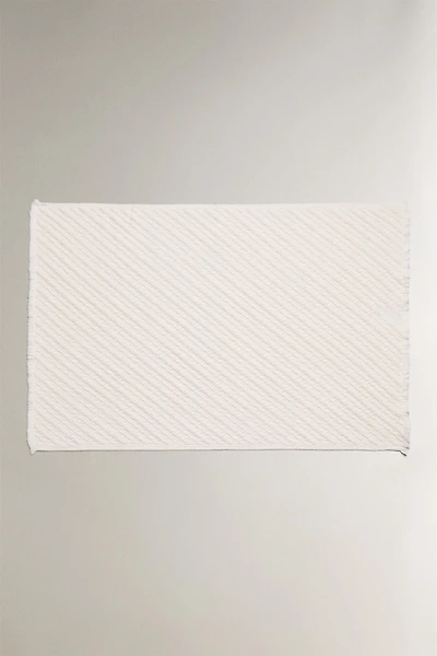 DIAGONAL STRIPED BATH MAT