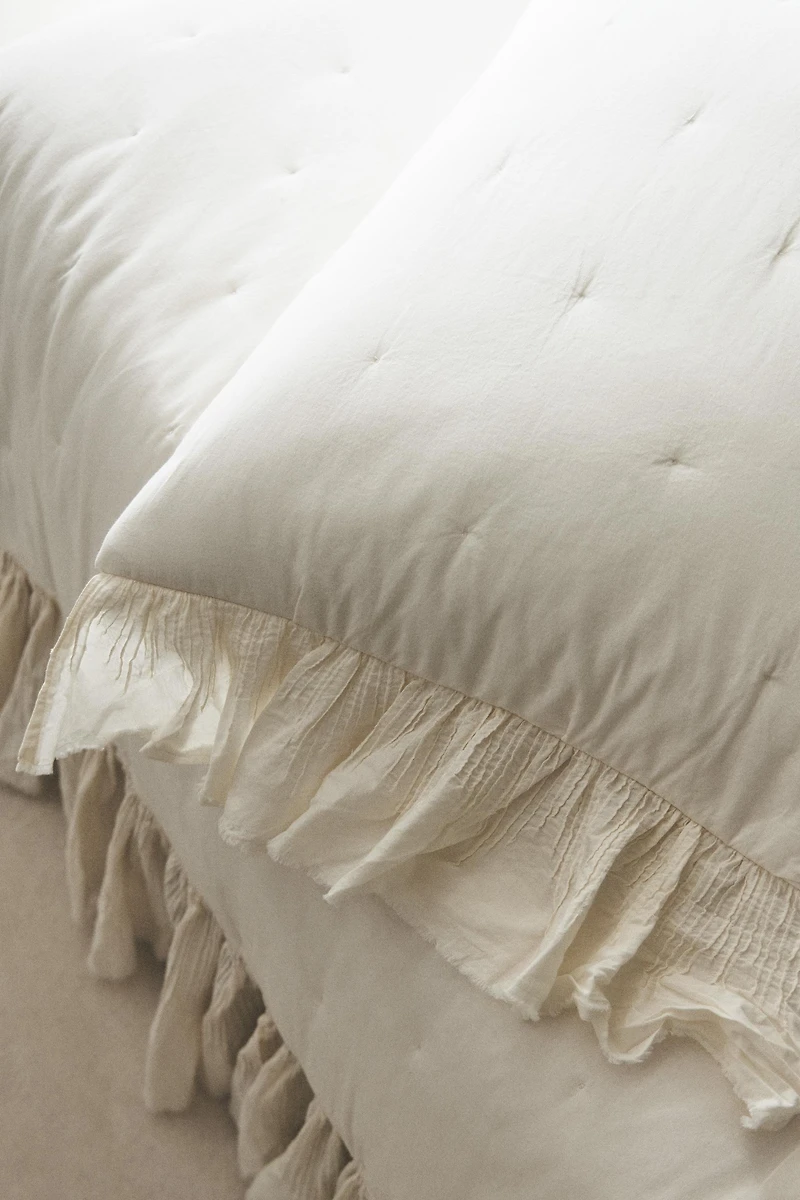 COTTON QUILT CUSHION COVER WITH RUFFLES