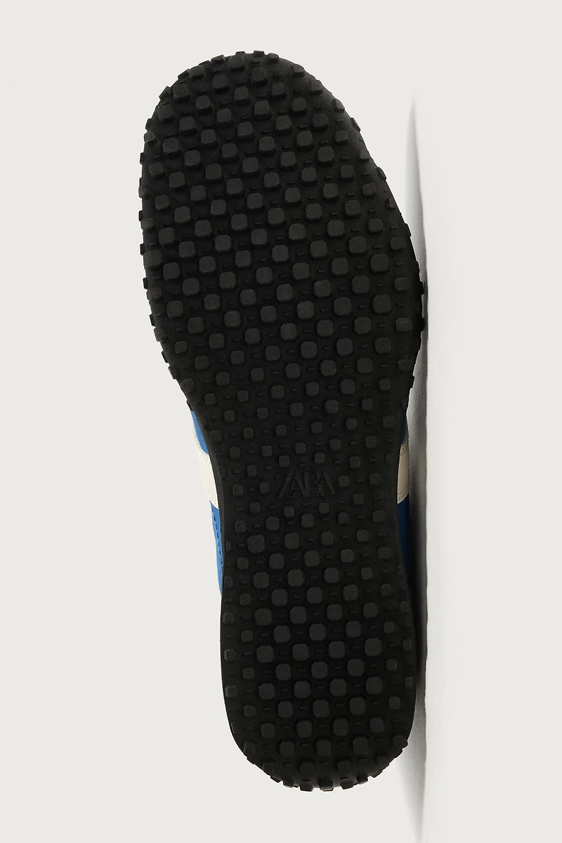 RETRO STYLE SNEAKERS