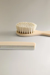 CHILDREN’S BRUSH AND COMB SET