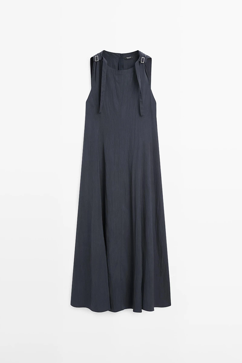 Robe midi fluide avec détails boucles