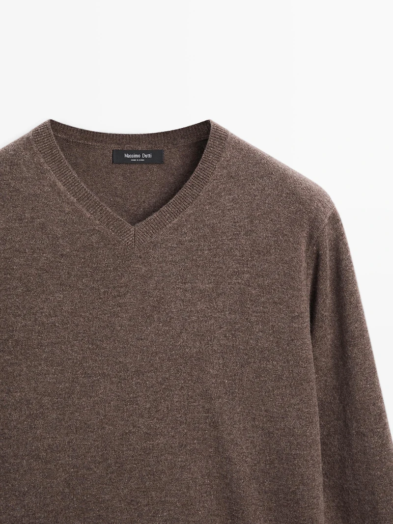 Pull à col en V maille de laine mélangée