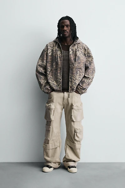 VESTE À CAPUCHE AVEC IMPRIMÉ ABSTRAIT