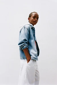 SURCHEMISE EN DENIM À CAPUCHE AMOVIBLE MOLLETON