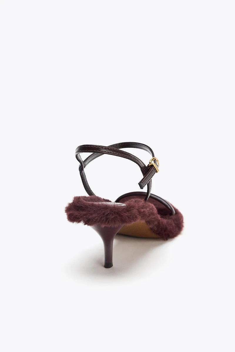 SANDALES À TALONS ET SEMELLE EFFET FOURRURE