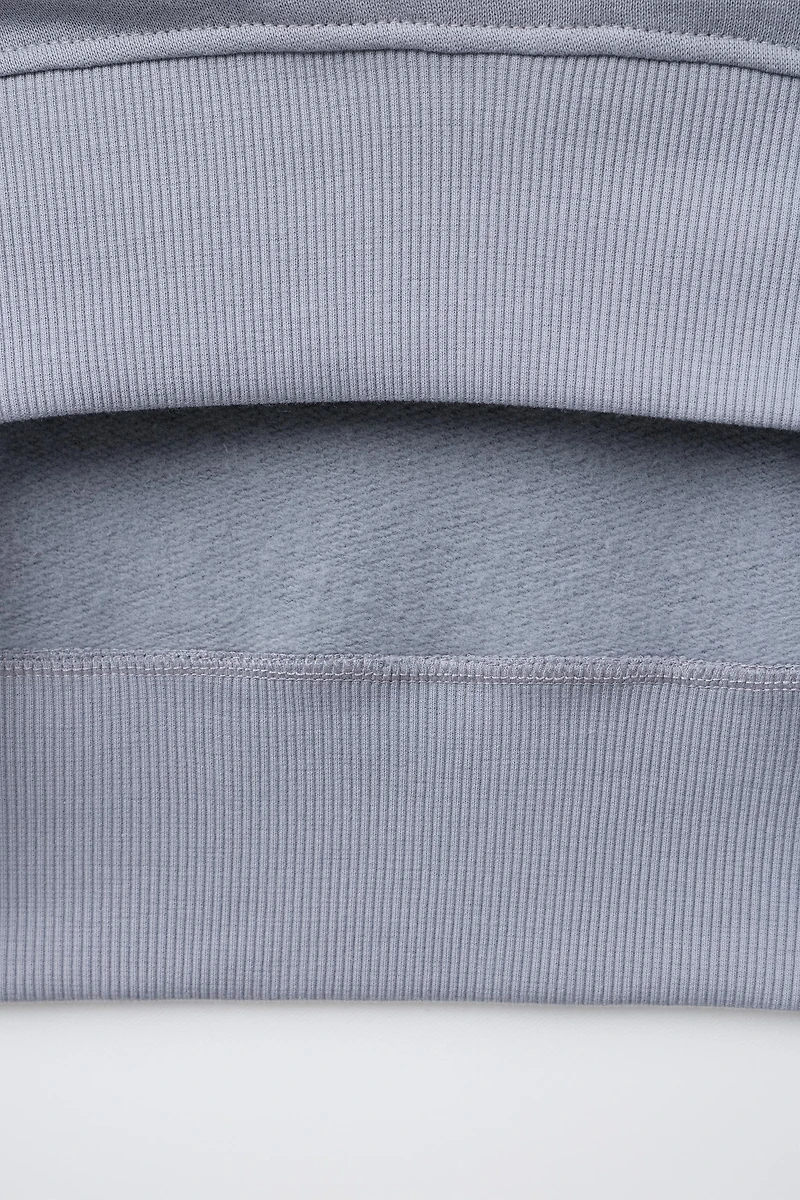 SWEAT IMPRIMÉ FLEURS ET DÉTAIL CROCHET