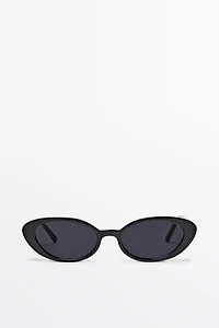 Lunettes de soleil étroites