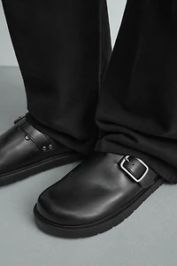 BUCKLE CLOGS