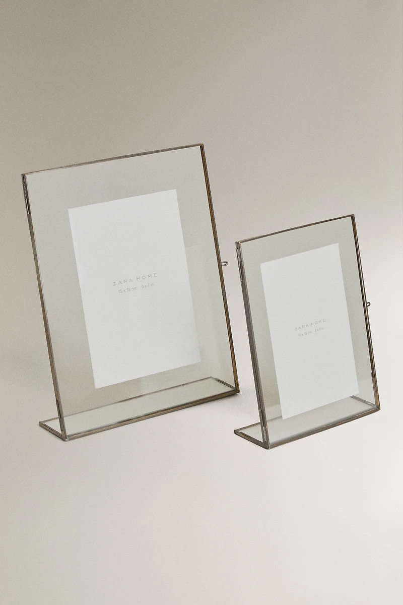 RECTANGULAR STRUCTURE PICTURE FRAME