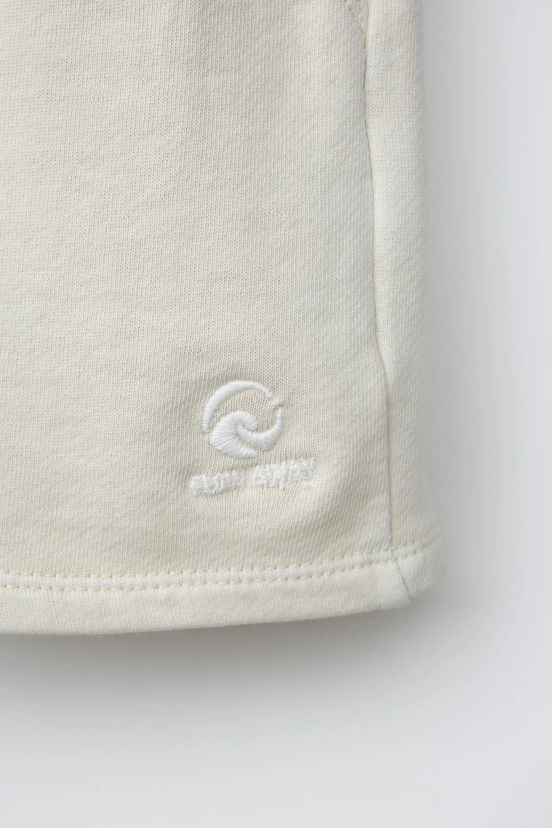 EMBROIDERED GARMENT DYED PLUSH SHORTS
