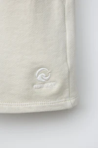 EMBROIDERED GARMENT DYED PLUSH SHORTS