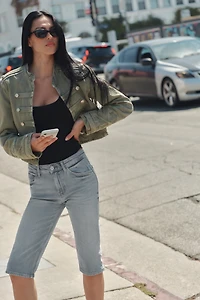 TRF MID-RISE CAPRI JEANS