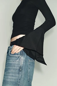 RUFFLED SLEEVE T-SHIRT