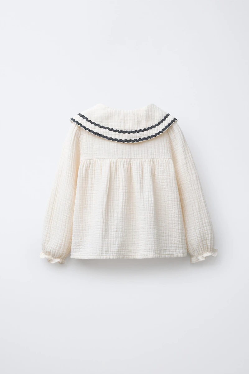 CONTRASTING SCALLOPED TEXTURED SHIRT