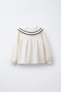 CONTRASTING SCALLOPED TEXTURED SHIRT