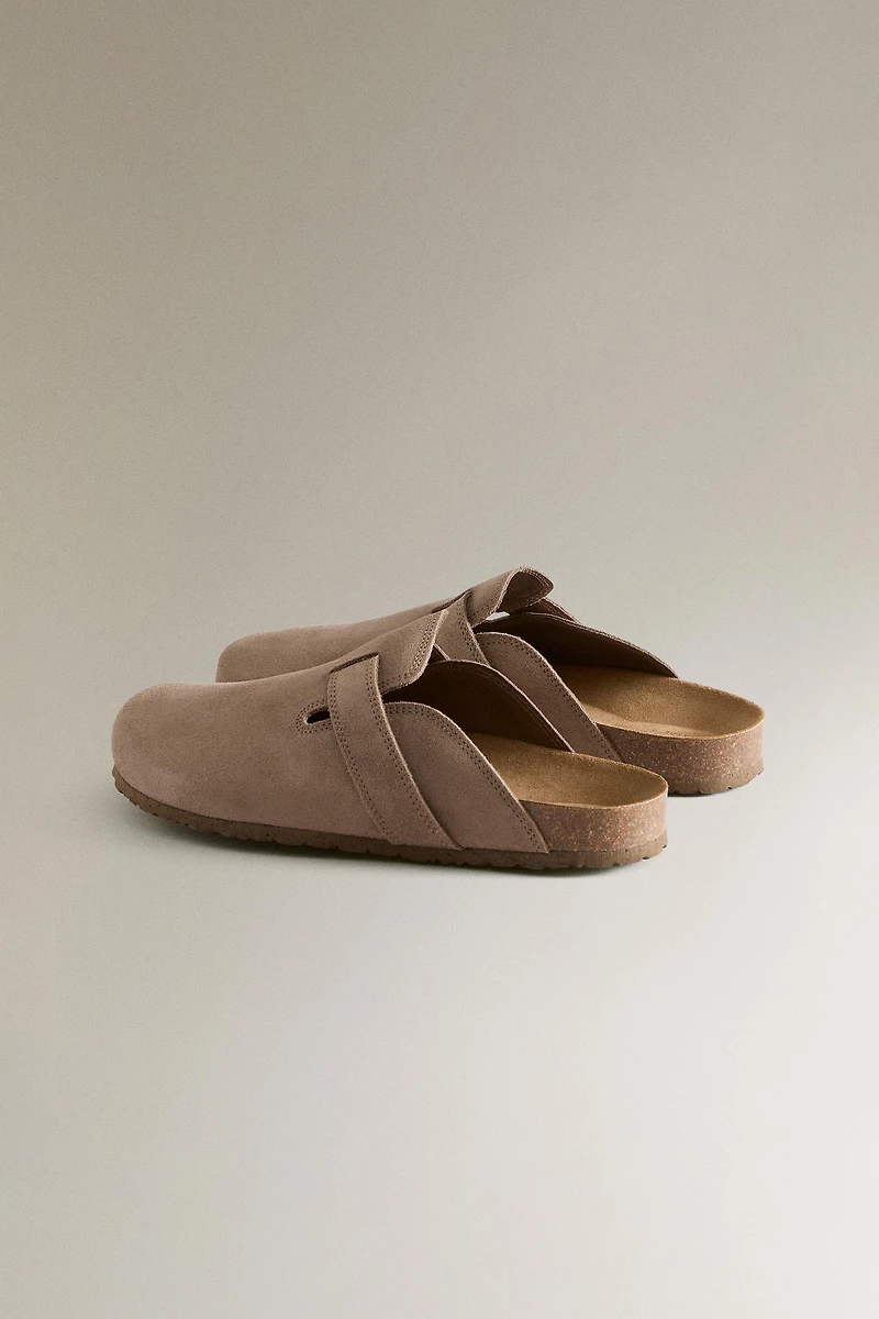 LEATHER CLOGS WITH STRAP