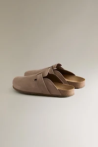 LEATHER CLOGS WITH STRAP