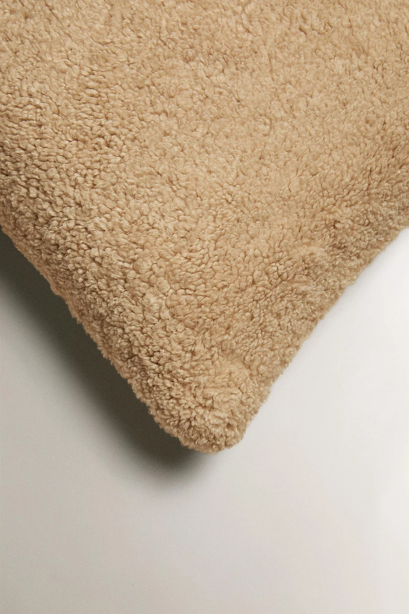 REVERSIBLE FAUX SHEARLING PILLOW SHAM FOR QUILT