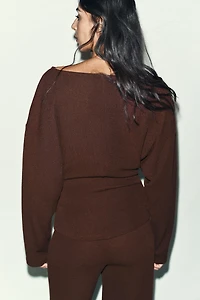 TOP TEXTURÉ À BOUCLE