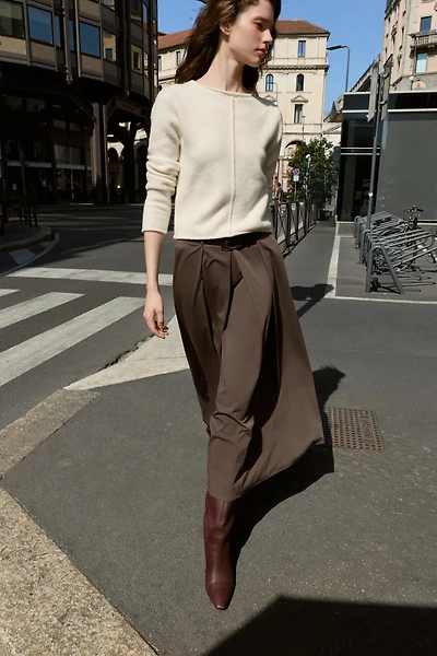 SOFT KNIT SWEATER WITH SEAM DETAIL