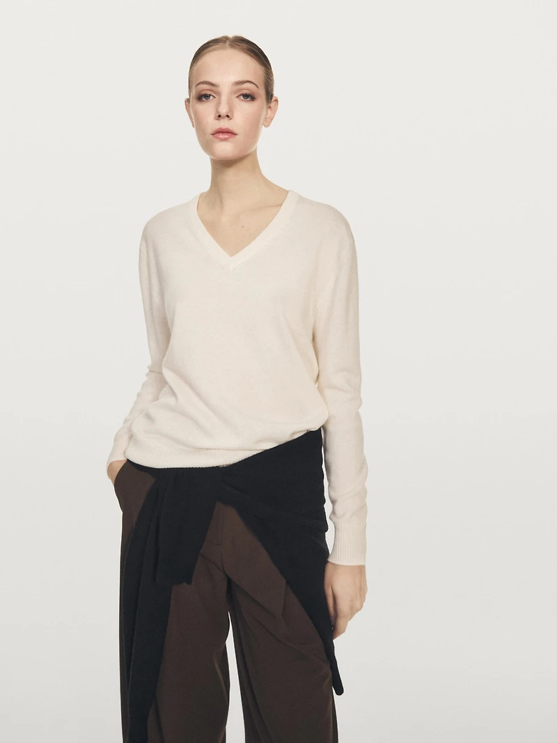 Knit 100% cashmere V-neck sweater
