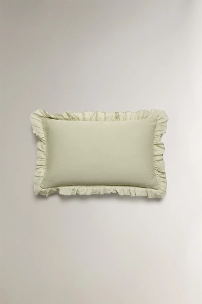 TEXTURED THROW PILLOW COVER WITH RUFFLE TRIM